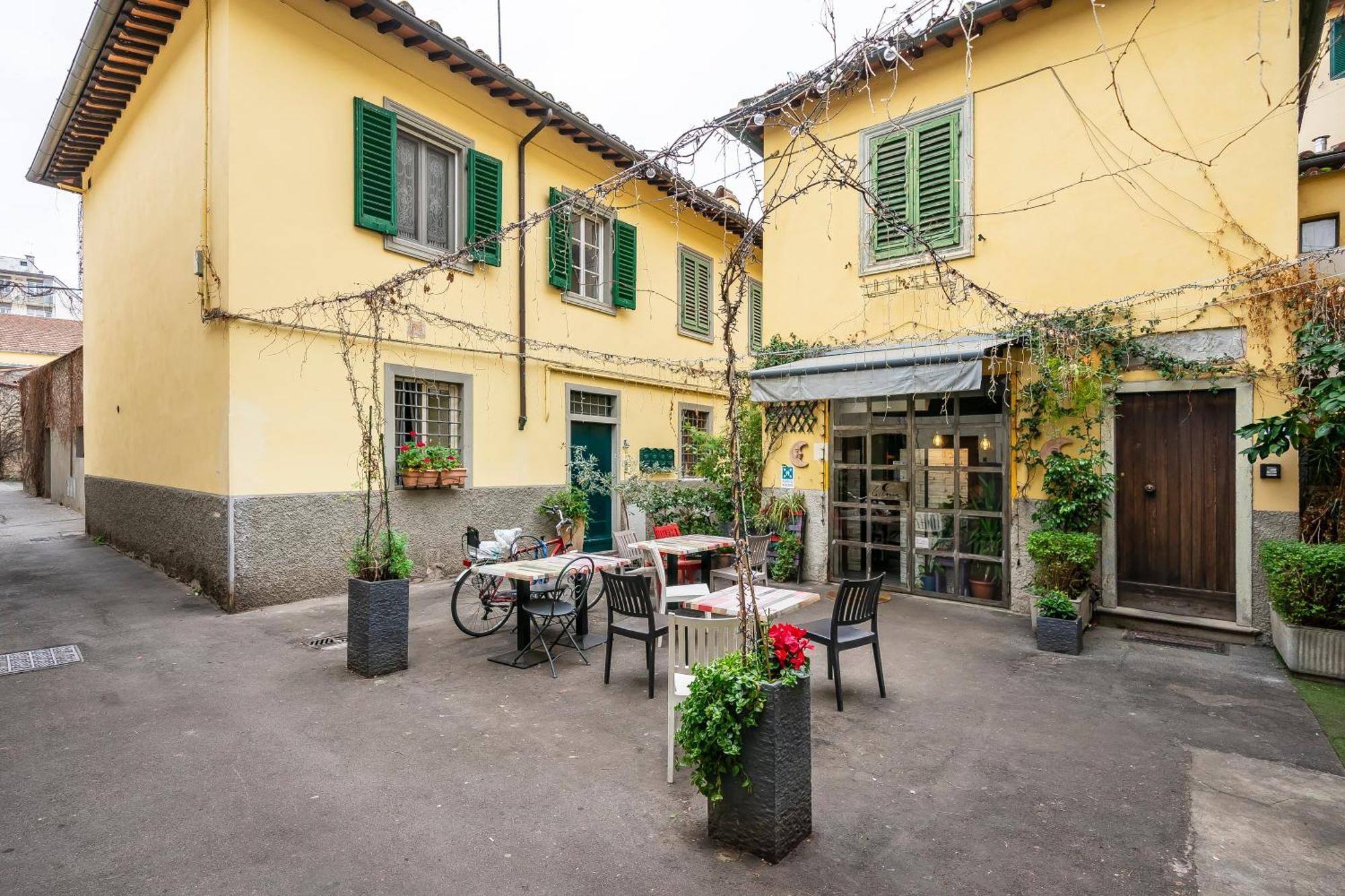 Flat Moon Over Florence Terrace And Free Parking ภายนอก รูปภาพ